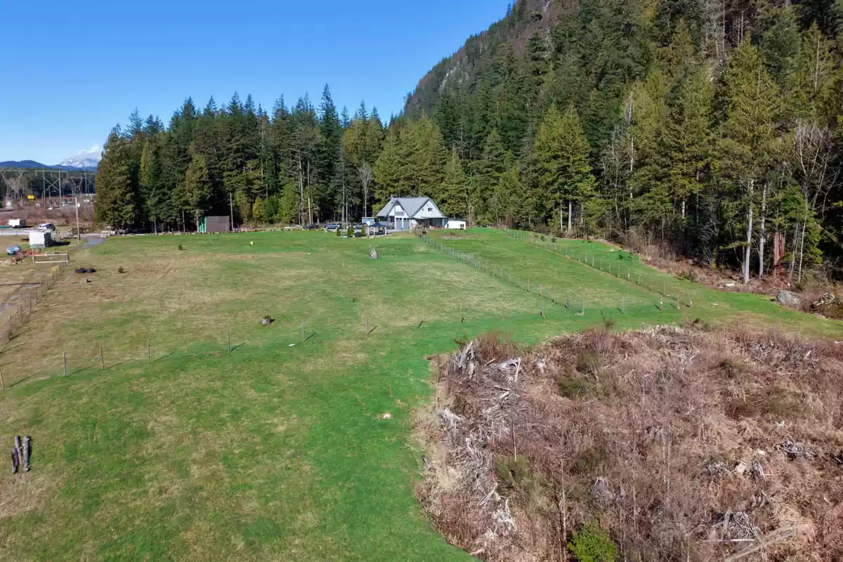Dining Area Photo of 4000 Highway 99, Squamish, BC