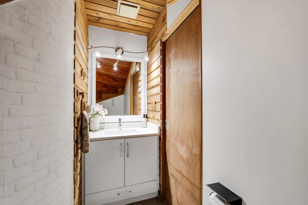 Entry Foyer Photo of 4000 Highway 99, Squamish, BC