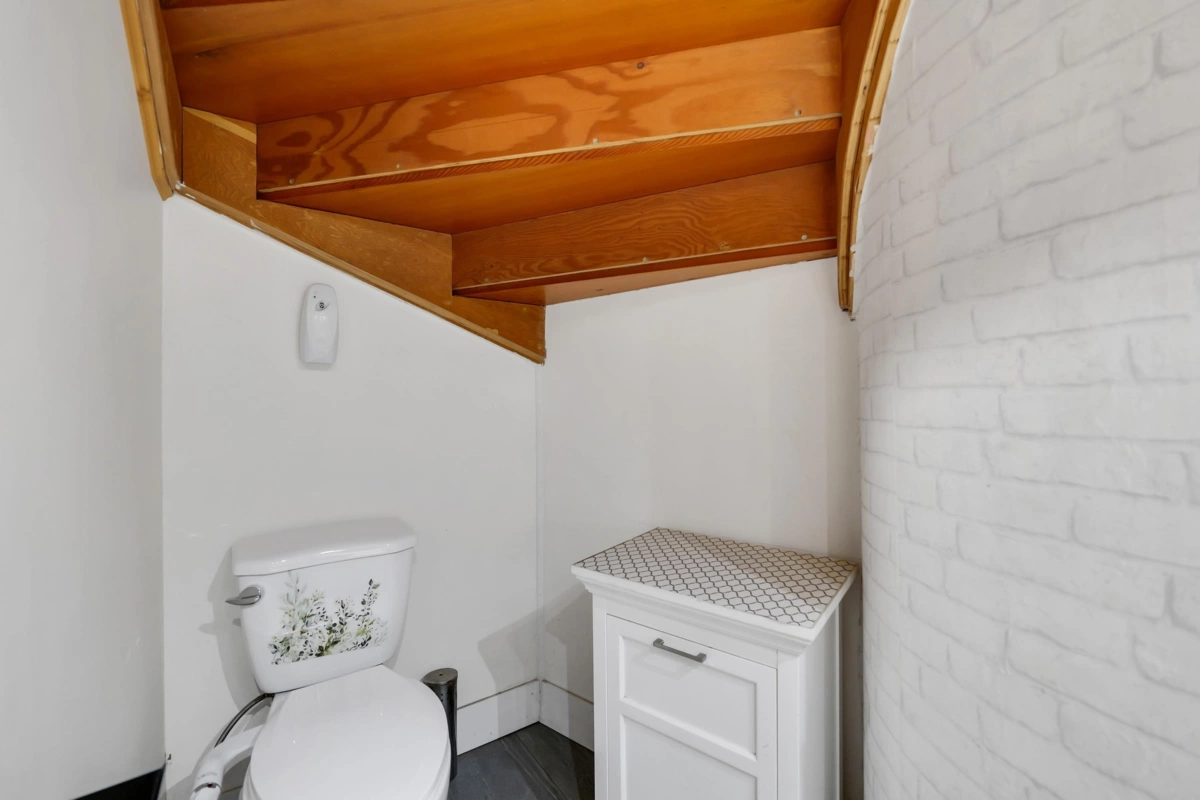 Hallway Photo of 4000 Highway 99, Squamish, BC