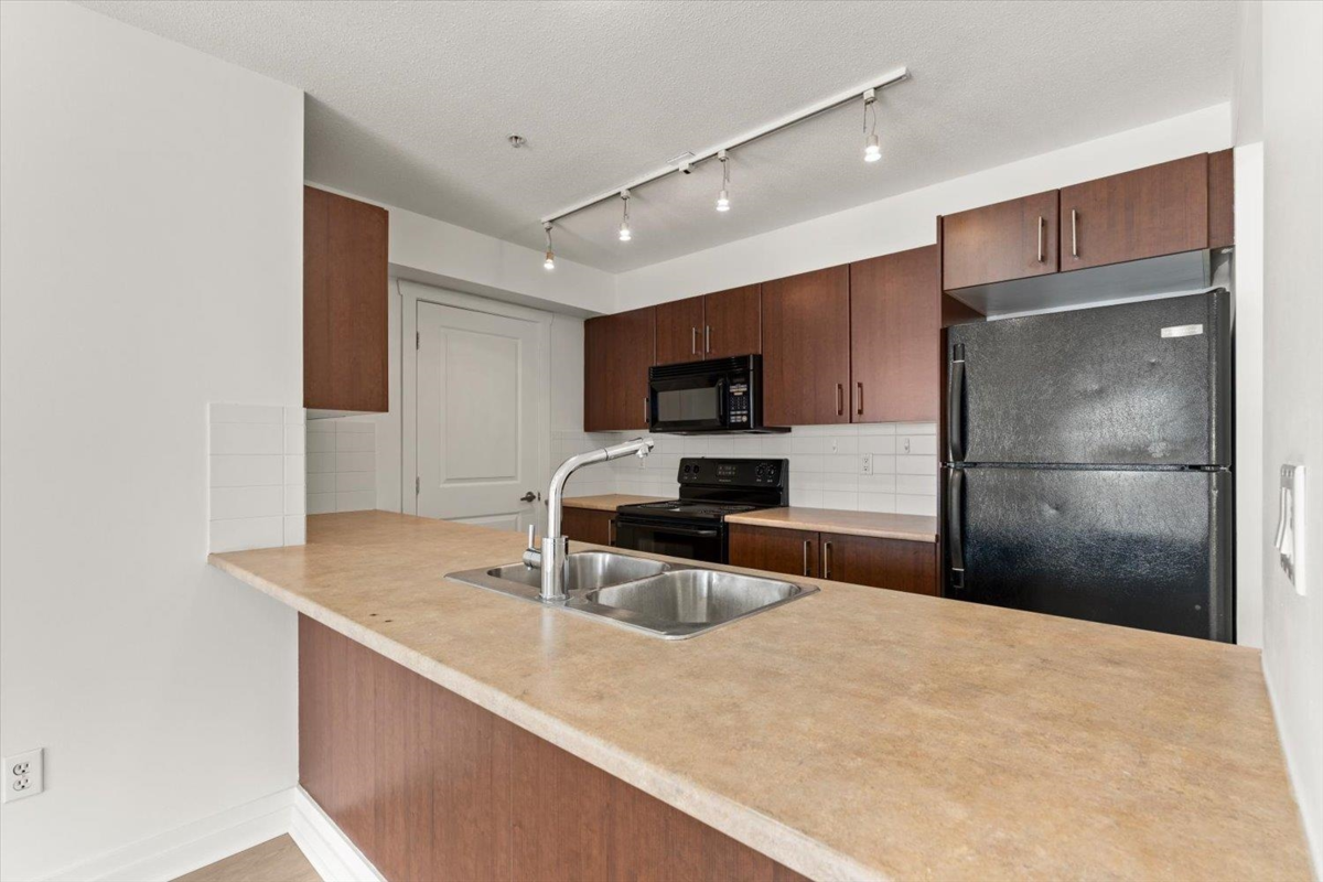 Breakfast Nook Photo of 109 45555 Yale Road, Chilliwack, BC