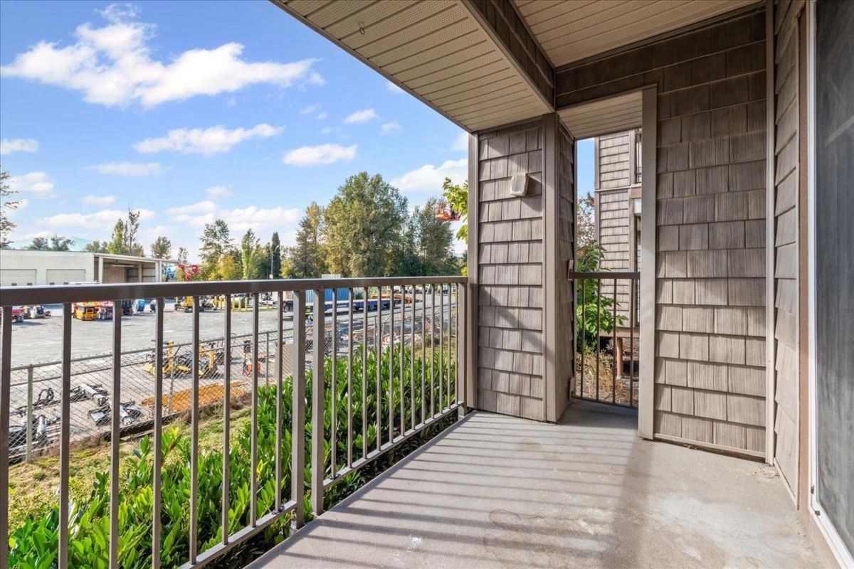 Entry Foyer Photo of 109 45555 Yale Road, Chilliwack, BC