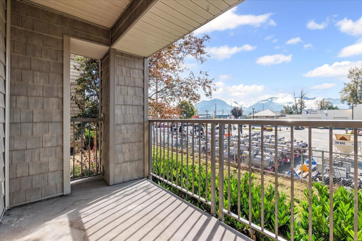 Hallway Photo of 109 45555 Yale Road, Chilliwack, BC
