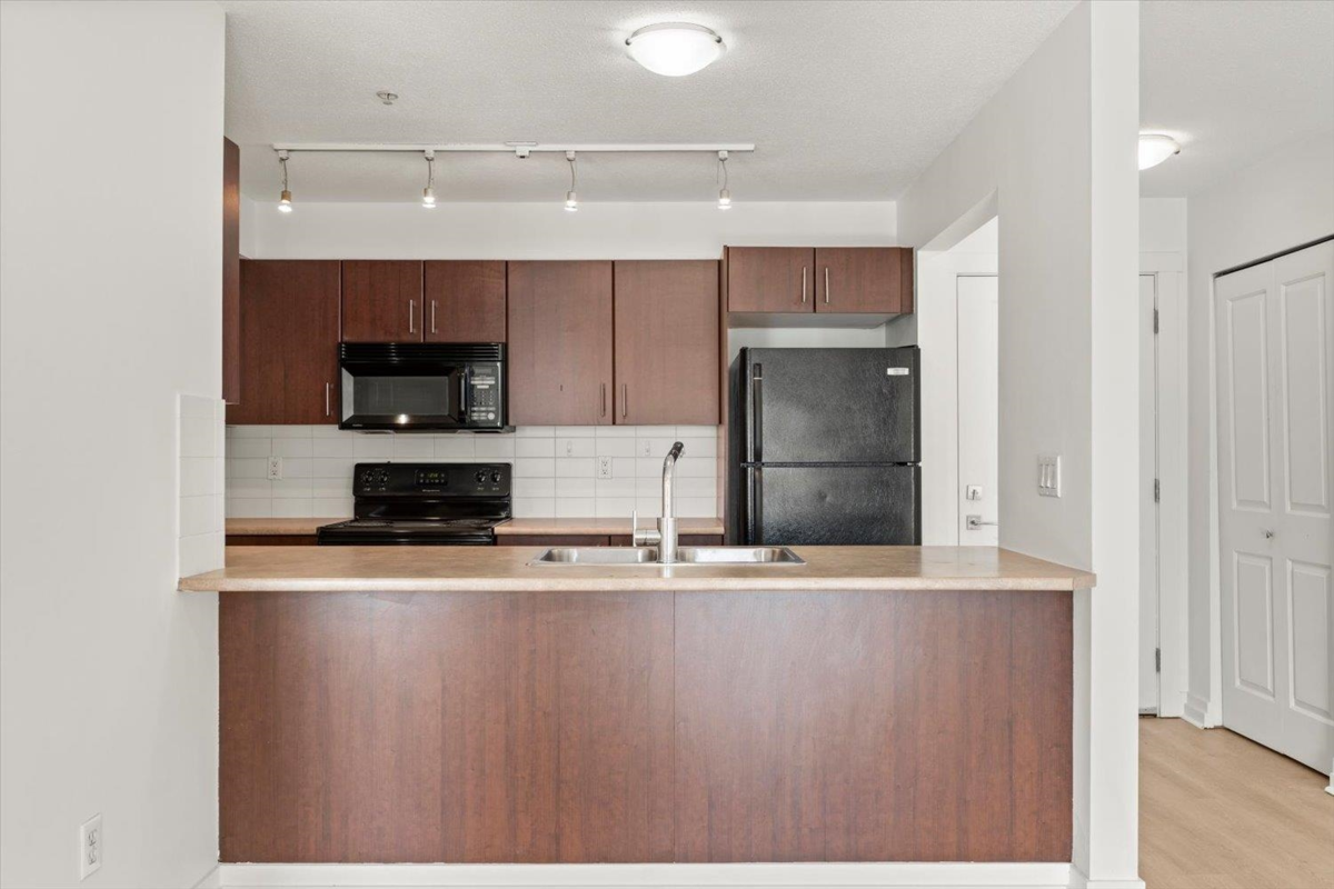 Kitchen Photo of 109 45555 Yale Road, Chilliwack, BC