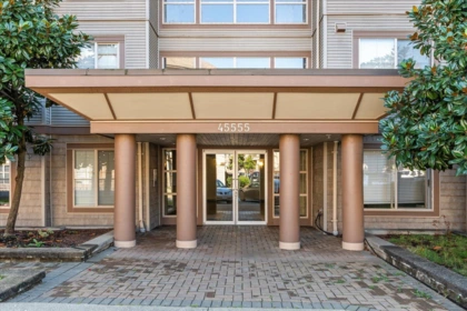 Front exterior of 109 45555 Yale Road, Chilliwack, BC