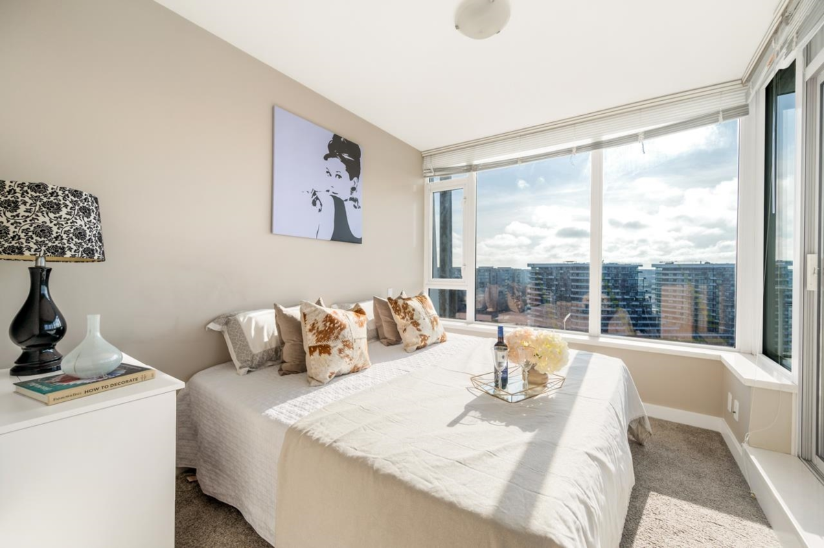 Kitchen Island Photo of 1708 6971 Elmbridge Way, Richmond, BC