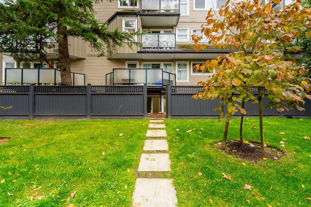Basement Recreation Room Photo of 8 1850 E Southmere Crescent, Surrey, BC