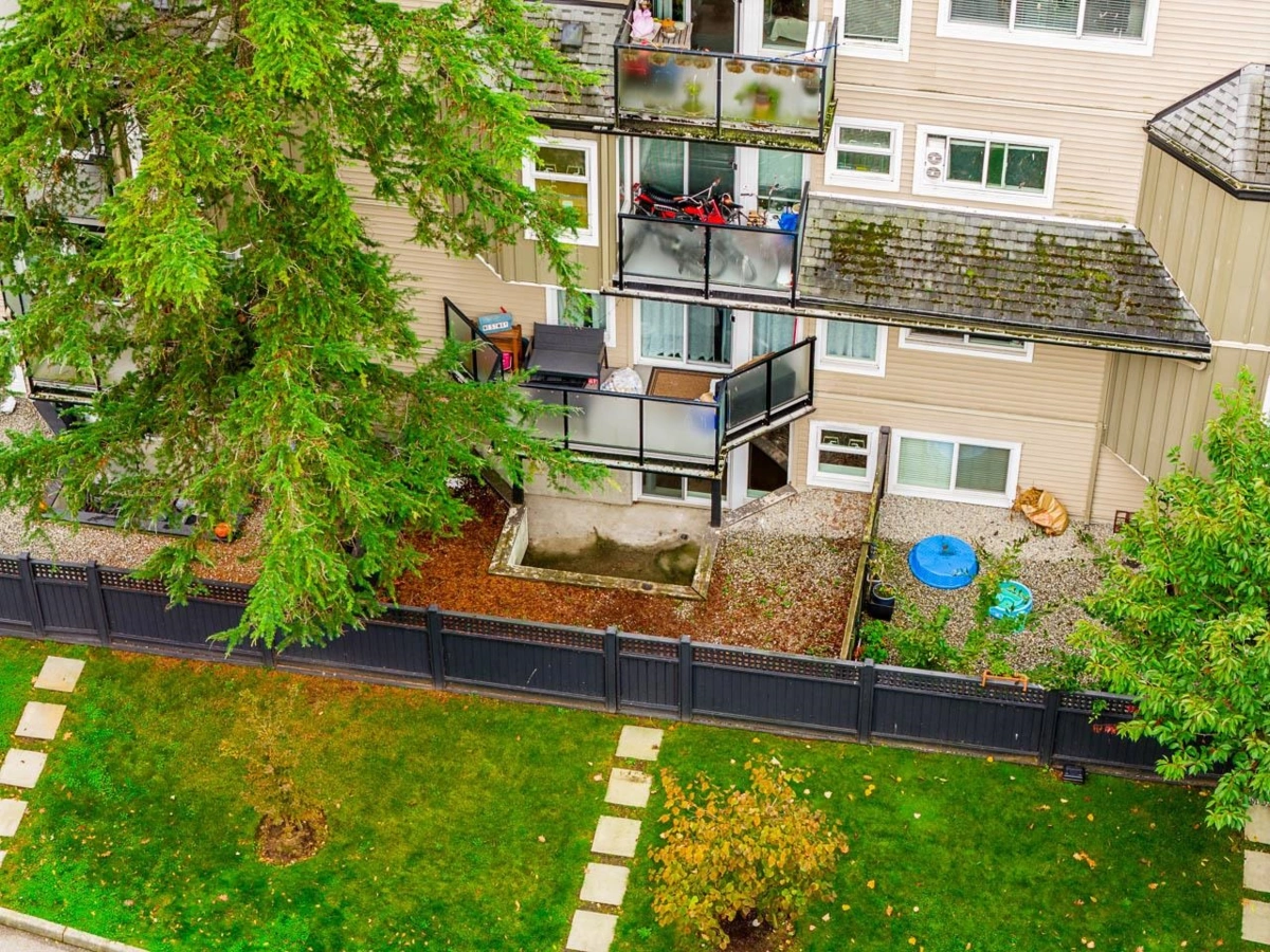 Mudroom Photo of 8 1850 E Southmere Crescent, Surrey, BC
