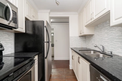 8 1850 E Southmere Crescent, Surrey, BC, Surrey — Apartment/Condo for sale