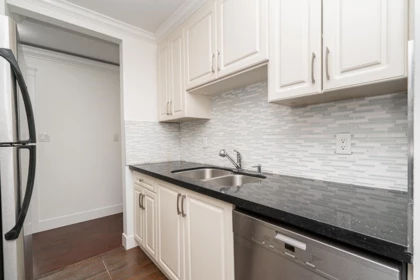 8 1850 E Southmere Crescent, Surrey, BC, Surrey — Apartment/Condo for sale