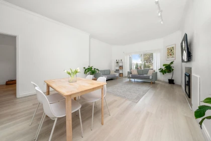 Dining Area Photo of 101 2408 Haywood Avenue, West Vancouver, BC