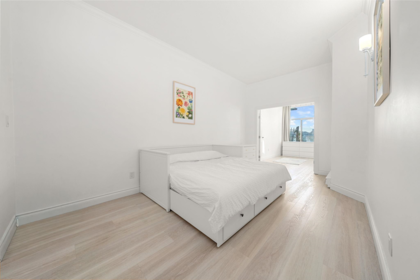 Laundry Room Photo of 101 2408 Haywood Avenue, West Vancouver, BC