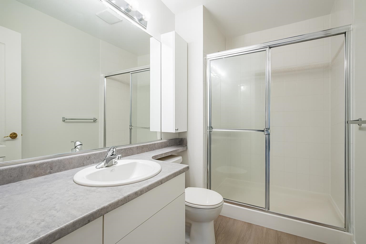 Kitchen Photo of 125 13911 70 Avenue, Surrey, BC