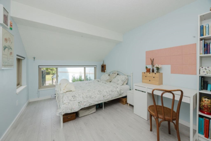 Basement Recreation Room Photo of 5 623 Farnham Road, Gibsons, BC
