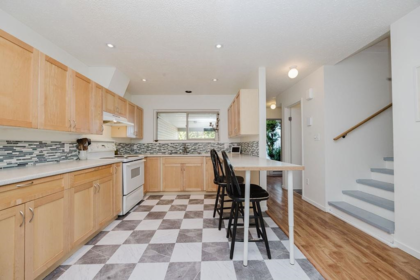 Kitchen Island Photo of 5 623 Farnham Road, Gibsons, BC