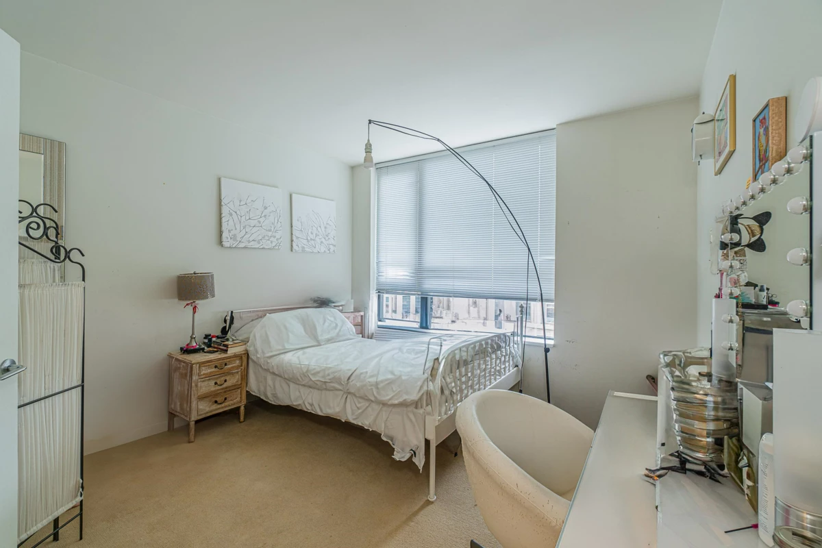 Kitchen Island Photo of 1601 788 Richards Street, Vancouver, BC