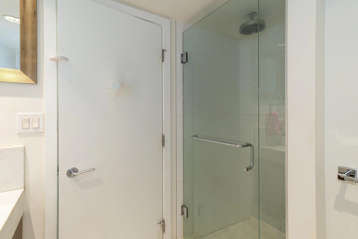 Walk-In Closet Photo of 1601 788 Richards Street, Vancouver, BC