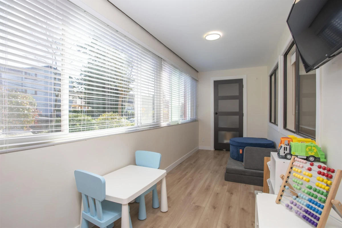Basement Recreation Room Photo of 202 1381 Martin Street, White Rock, BC