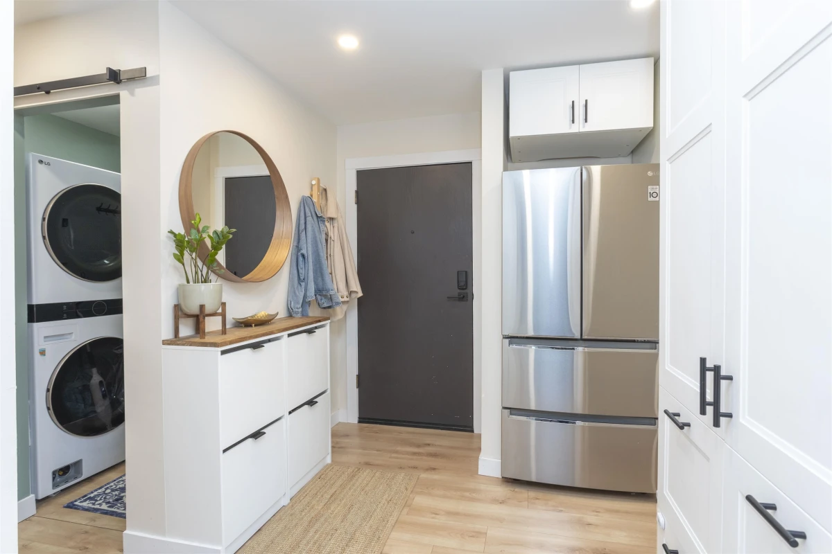 Breakfast Nook Photo of 202 1381 Martin Street, White Rock, BC