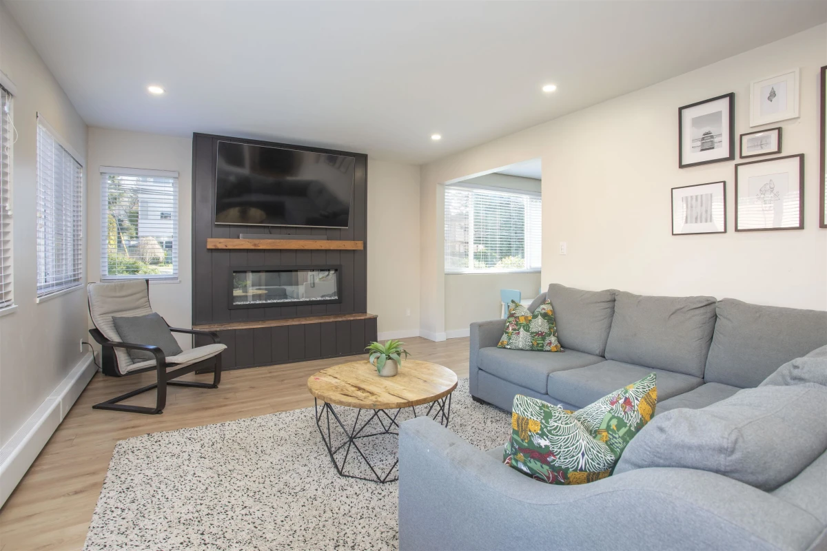 Dining Area Photo of 202 1381 Martin Street, White Rock, BC