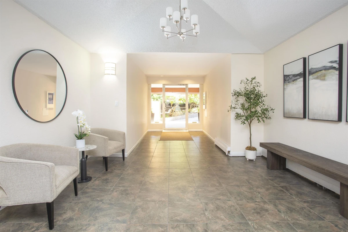 Hot Tub / Spa Photo of 202 1381 Martin Street, White Rock, BC
