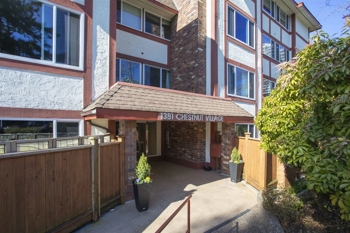 Outdoor Kitchen Photo of 202 1381 Martin Street, White Rock, BC