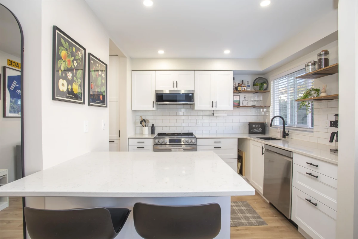 Primary Bedroom Photo of 202 1381 Martin Street, White Rock, BC