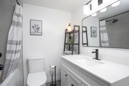 Hallway Photo of 202 1381 Martin Street, White Rock, BC