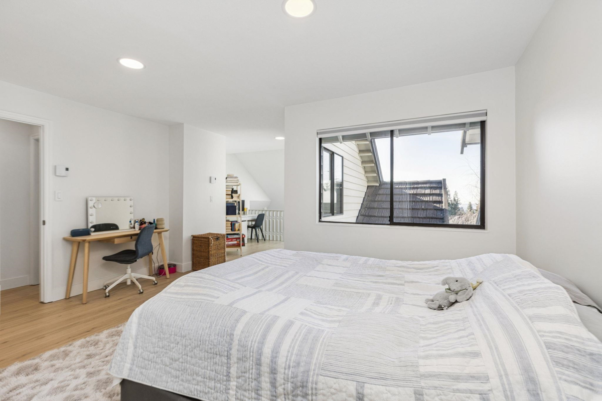 Guest Bathroom Photo of 5709 Owl Court, North Vancouver, BC