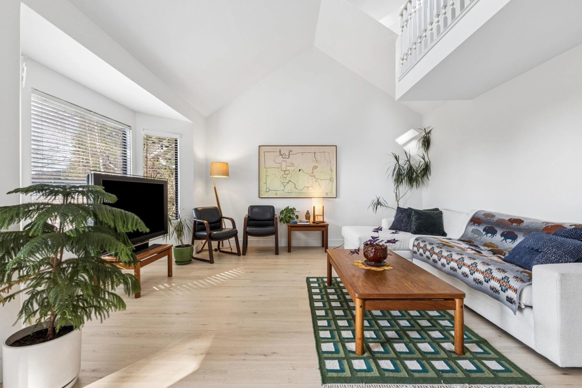 Kitchen Island Photo of 5709 Owl Court, North Vancouver, BC