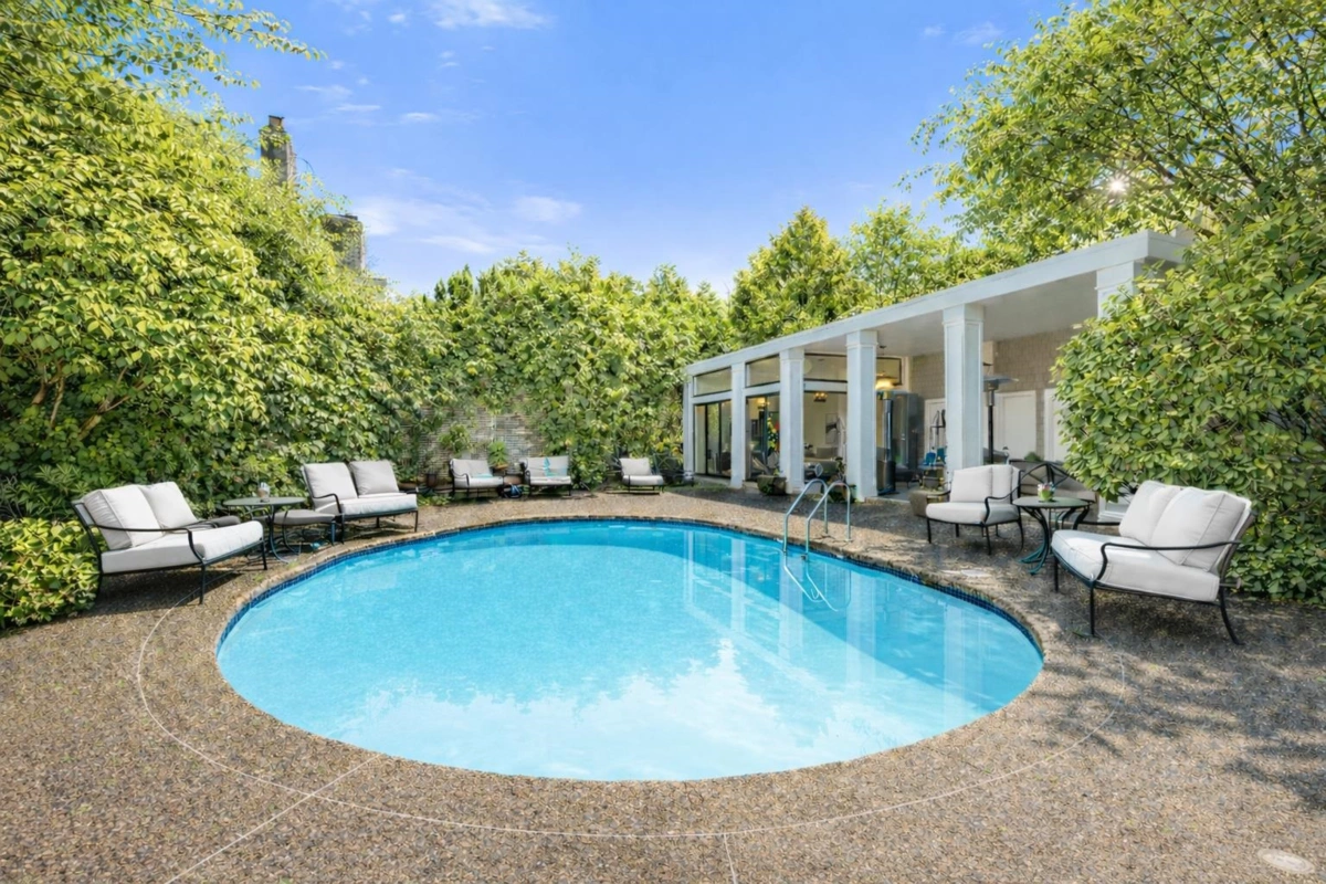 Kitchen Island Photo of 1248 Tecumseh Avenue, Vancouver, BC