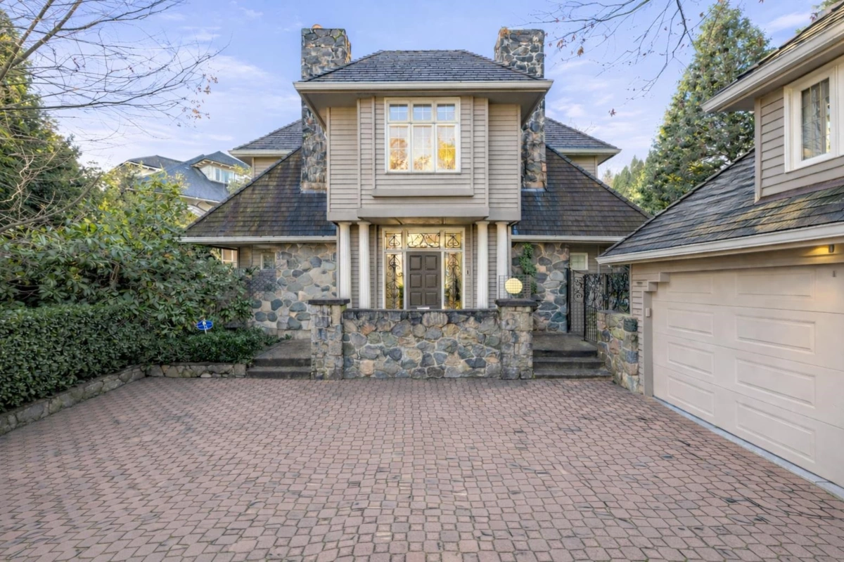 Living Room Photo of 1248 Tecumseh Avenue, Vancouver, BC