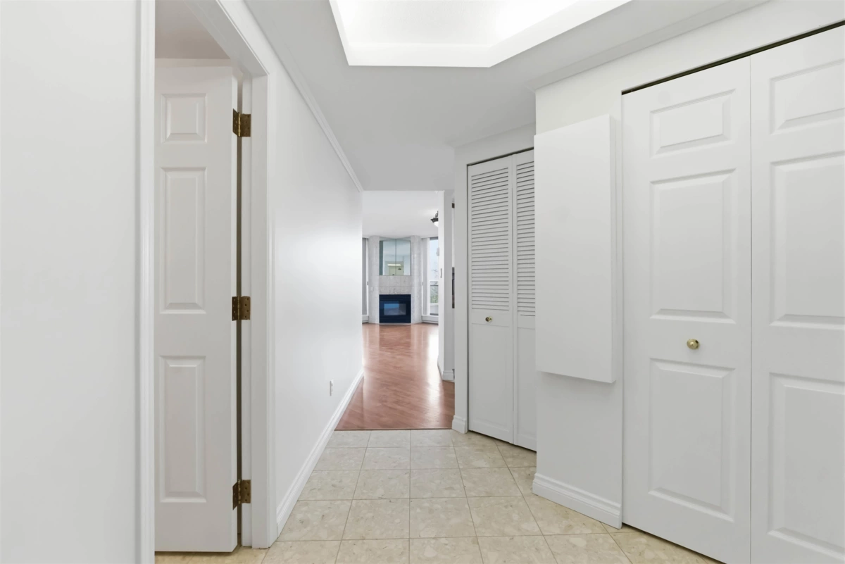 Kitchen Photo of 505 13383 108 Ave Avenue, Surrey, BC