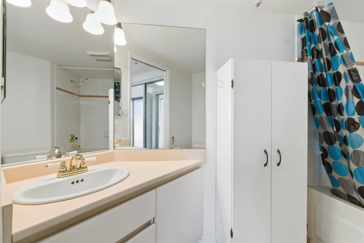 Powder Room Photo of 505 13383 108 Ave Avenue, Surrey, BC