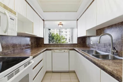 Kitchen Island Photo of 505 13383 108 Ave Avenue, Surrey, BC