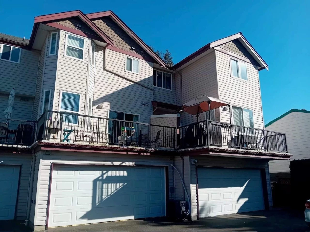 Family Room Photo of 1 3171 Flint Street, Port Coquitlam, BC