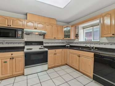 Kitchen Island Photo of 7191 Fraser Street, Vancouver, BC