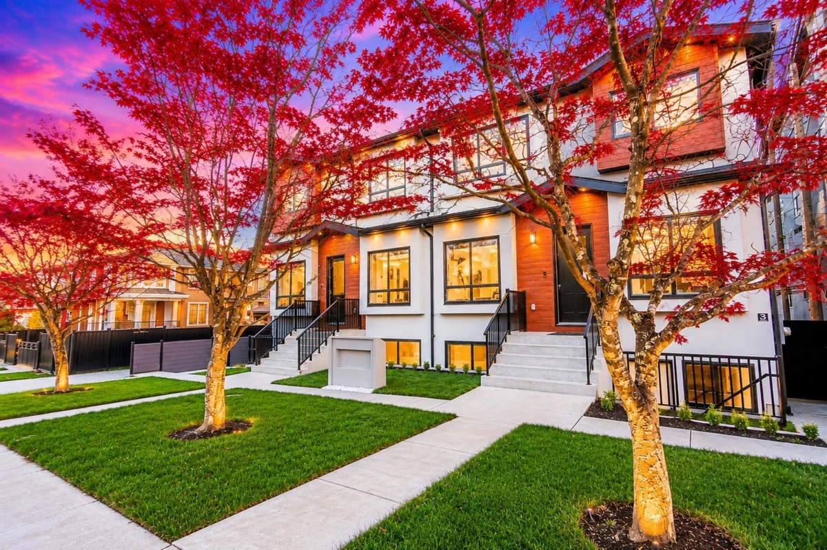 Exterior Rear Photo of 3 6692 Napier Street, Burnaby, BC