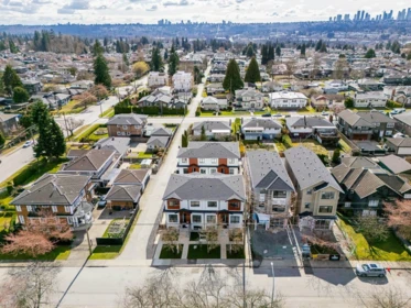 Outdoor Deck Photo of 3 6692 Napier Street, Burnaby, BC