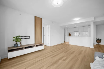 Hallway Photo of 811 908 Quayside Drive, New Westminster, BC