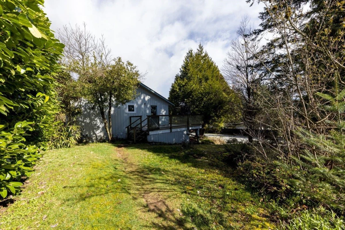 Family Room Photo of 981 Friar Crescent, North Vancouver, BC
