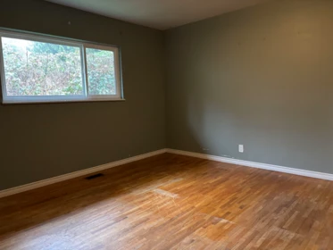 Primary Bathroom Photo of 981 Friar Crescent, North Vancouver, BC