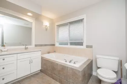 Hallway Photo of 21118 123 Avenue, Maple Ridge, BC