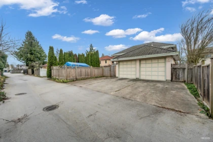 Guest Bathroom Photo of 10560 Railway Avenue, Richmond, BC