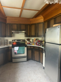 Kitchen Island Photo of 9860 160 Street, Surrey, BC