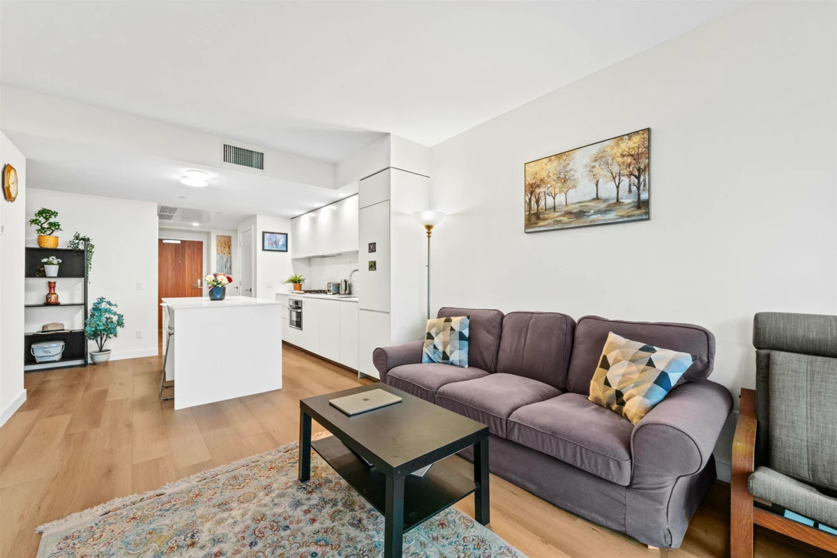 Living Room Photo of 706 6463 Silver Avenue, Burnaby, BC