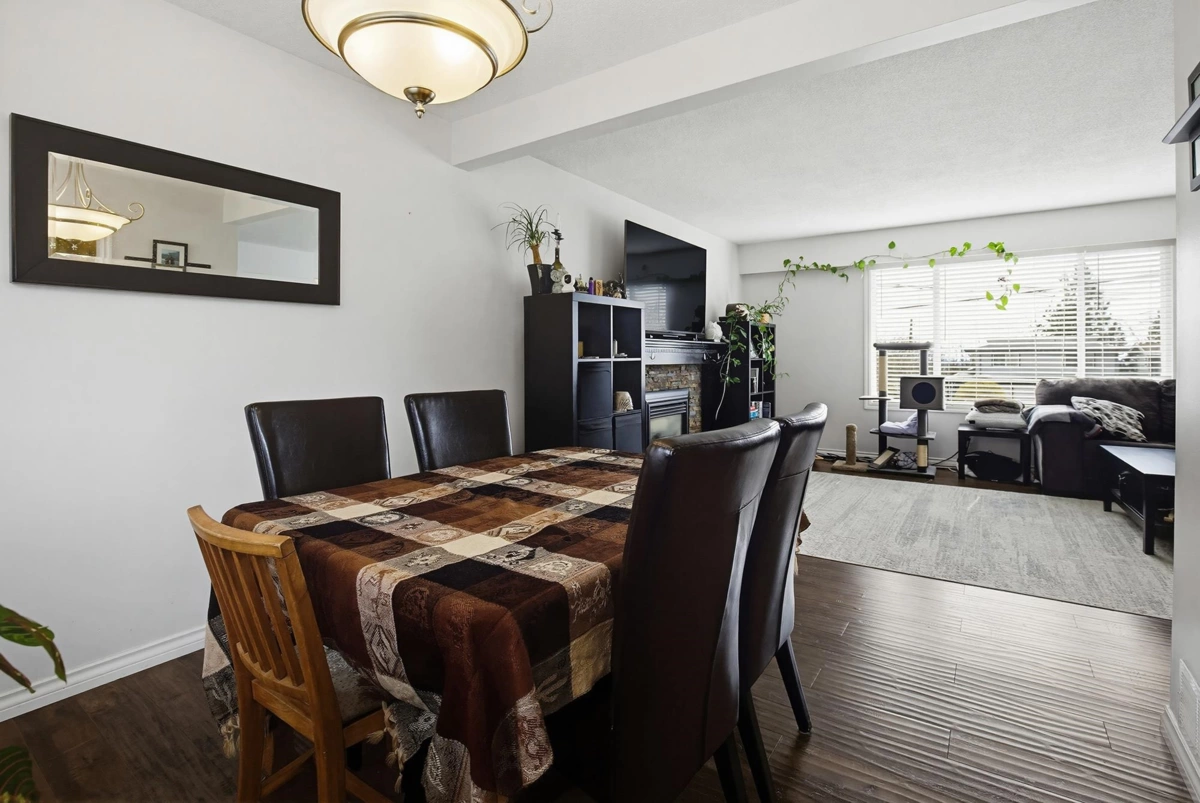 Dining Area Photo of 33359 Whidden Avenue, Mission, BC