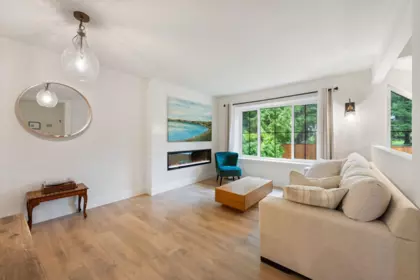 Breakfast Nook Photo of 13482 16 Avenue, Surrey, BC