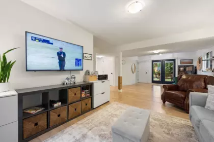 Entry Foyer Photo of 13482 16 Avenue, Surrey, BC