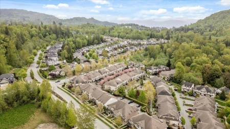 Front Yard Photo of 41 4401 Blauson Boulevard, Abbotsford, BC