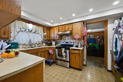 Kitchen Photo of 6474 131 Street, Surrey, BC